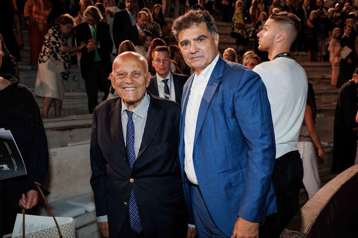 Ήταν όλοι εκεί για τη Μαριάννα Βαρδινογιάννη: Δείτε φωτογραφίες από τη συγκινητική εκδήλωση ένα χρόνο μετά τον θάνατό της