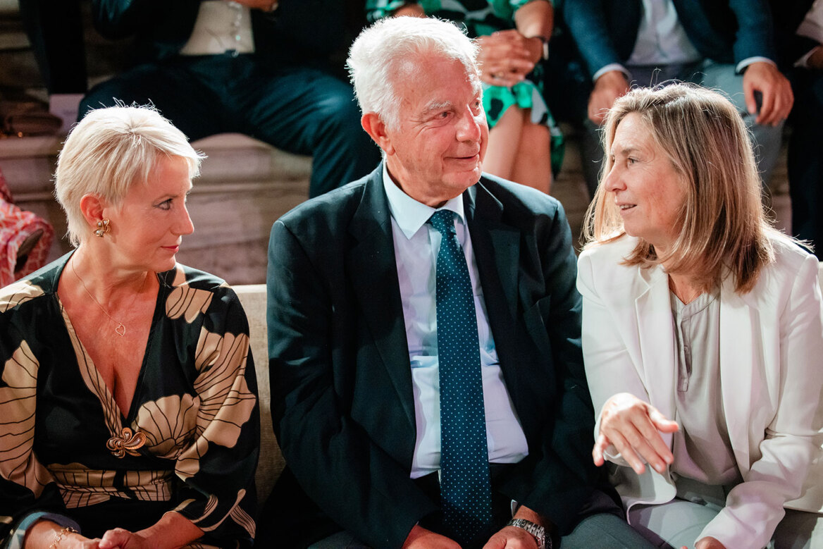 Ήταν όλοι εκεί για τη Μαριάννα Βαρδινογιάννη: Δείτε φωτογραφίες από τη συγκινητική εκδήλωση ένα χρόνο μετά τον θάνατό της