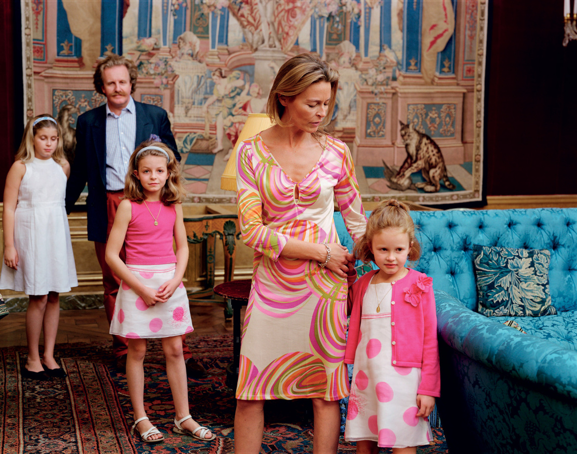 Tina Barney: Οι οικογενειακοί δεσμοί στον φακό της 