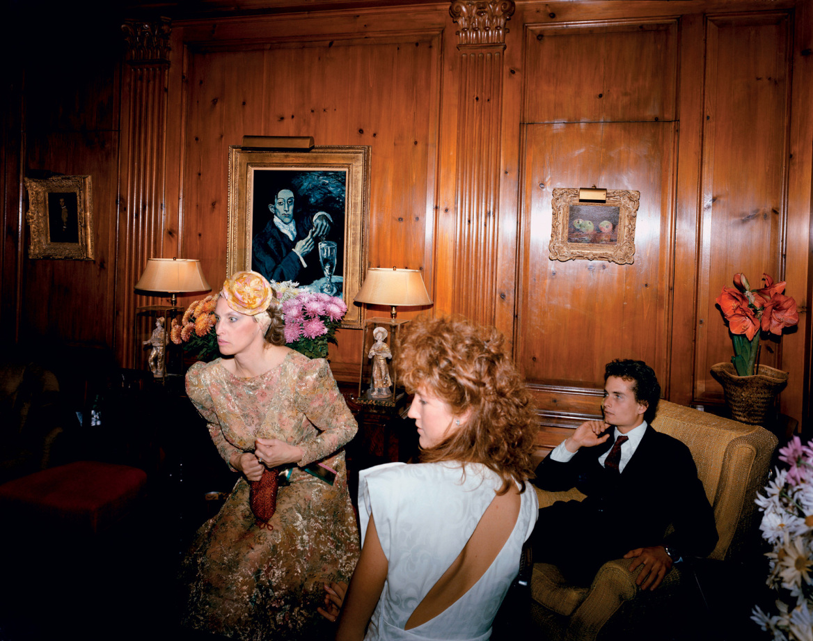 Tina Barney: Οι οικογενειακοί δεσμοί στον φακό της 