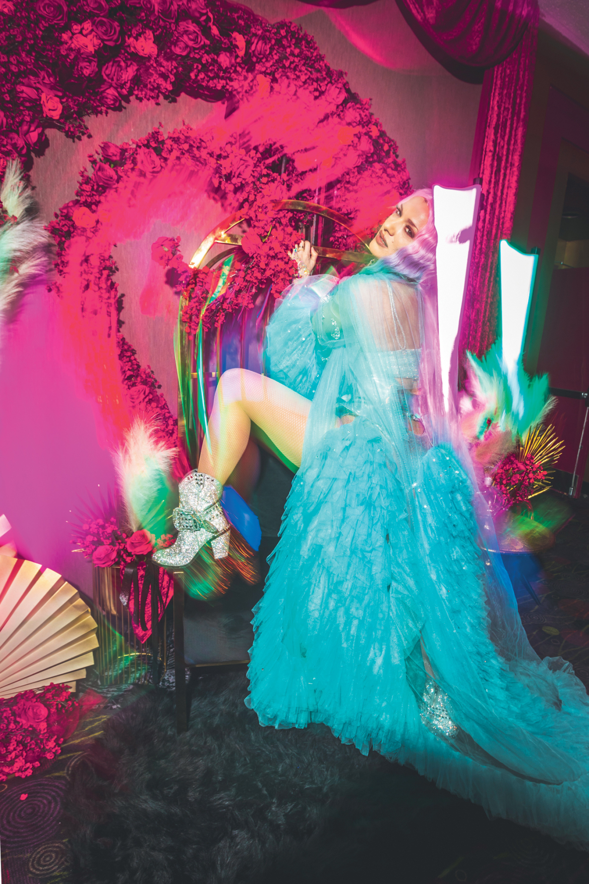 Ariana Savalas: Η κόρη του «Κότζακ» είναι burlesque icon