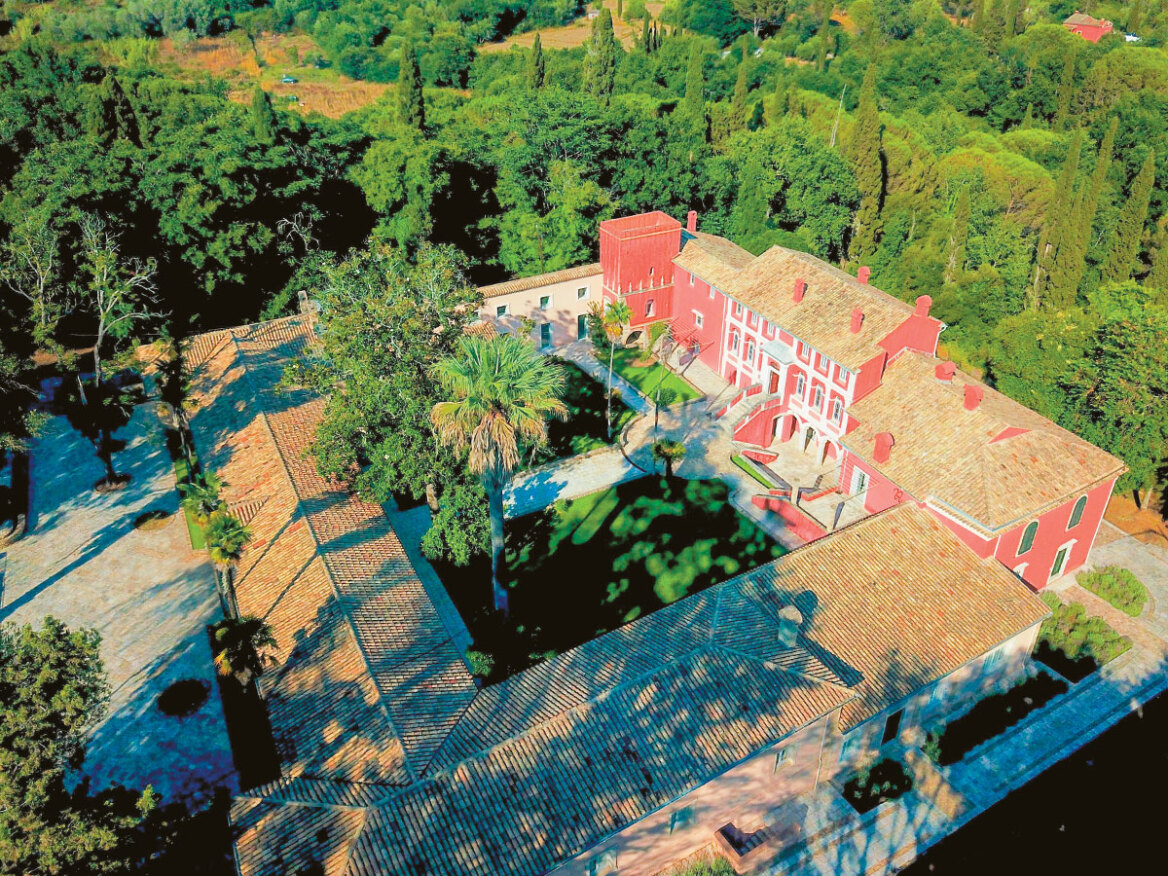 Νεοκλασικά και ιστορικά ακίνητα for sale - Από την Αθήνα και το Πήλιο, στην Κέρκυρα και τη Ρόδο