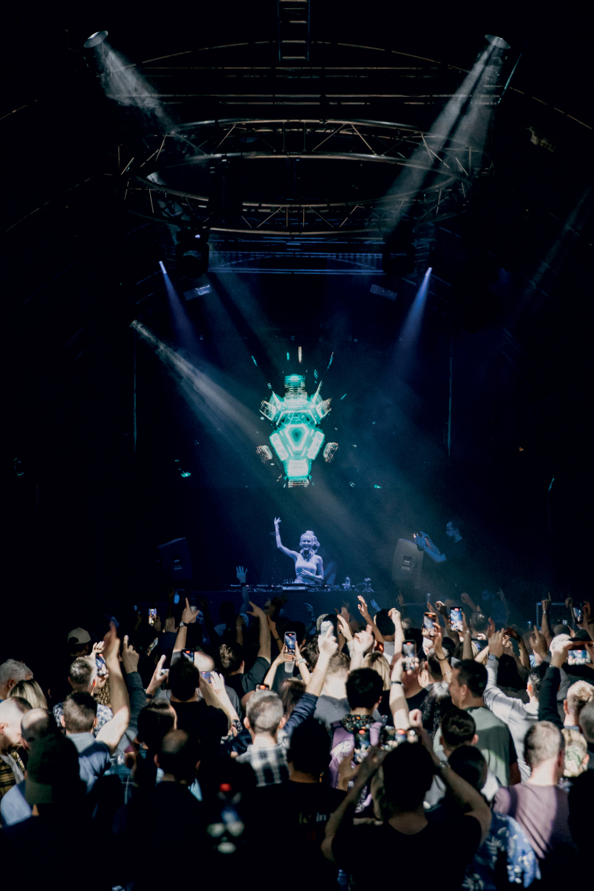 Leena Punks: Από τη Sun και την Daily Mail... αγαπημένη DJ του BBC - Ποια είναι η Ελληνίδα μουσικός παραγωγός που διαπρέπει στο εξωτερικό