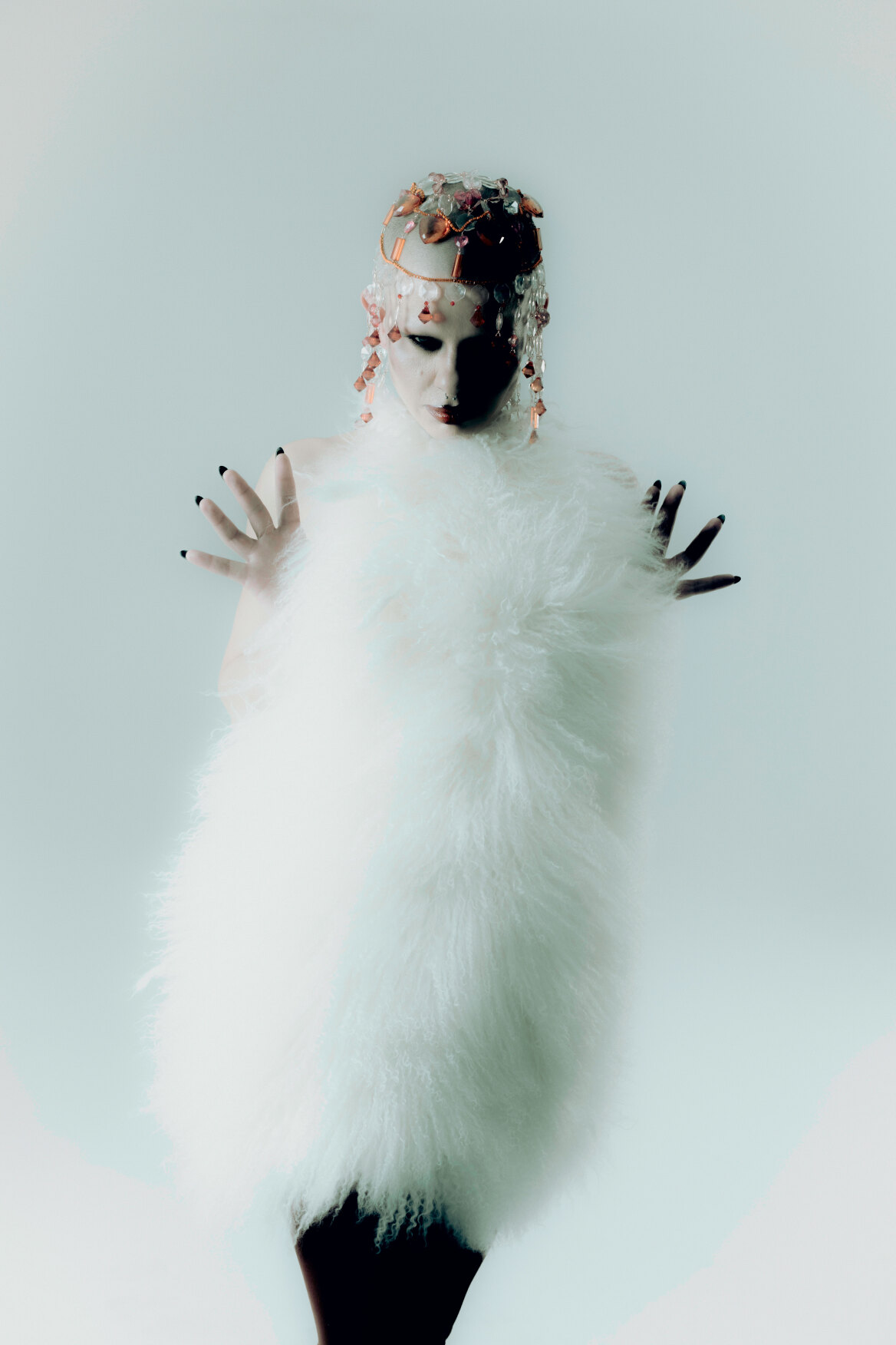 Sharon Kovacs: H ιέρεια της dark pop στην Ελλάδα