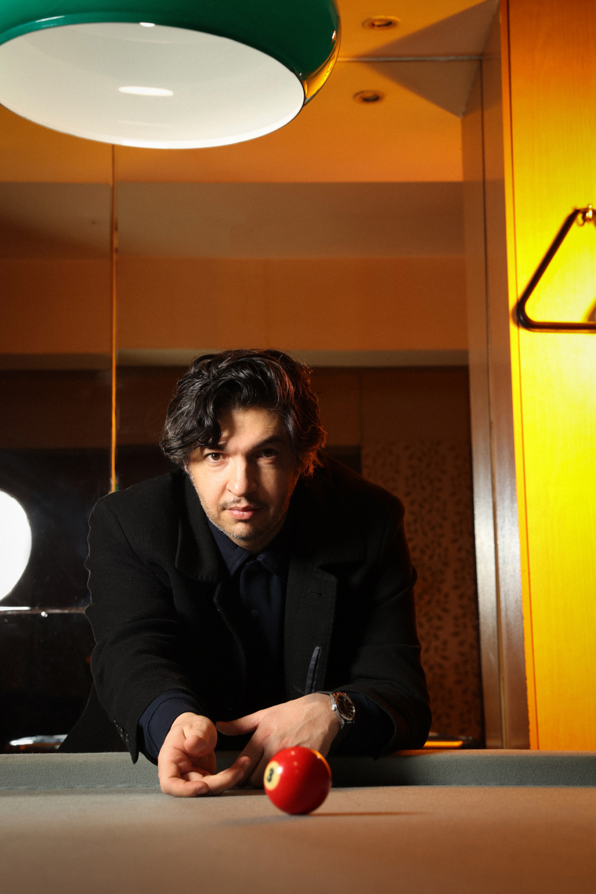 Roi Mat: Το μεγάλο παιχνίδι της ανδρικής φιλίας στο θεατρικό σανίδι