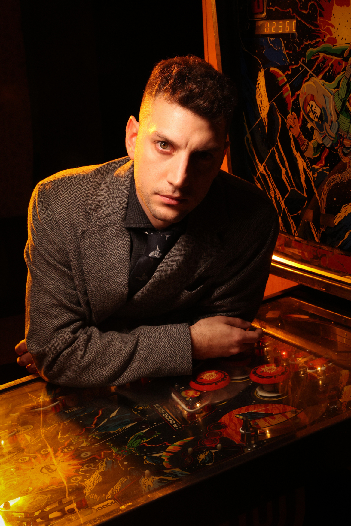 Roi Mat: Το μεγάλο παιχνίδι της ανδρικής φιλίας στο θεατρικό σανίδι