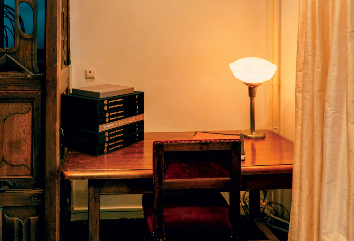 Ο διάσημος βιολιστής Αντρέ Ριέ μας ξεναγεί στο κάστρο του  