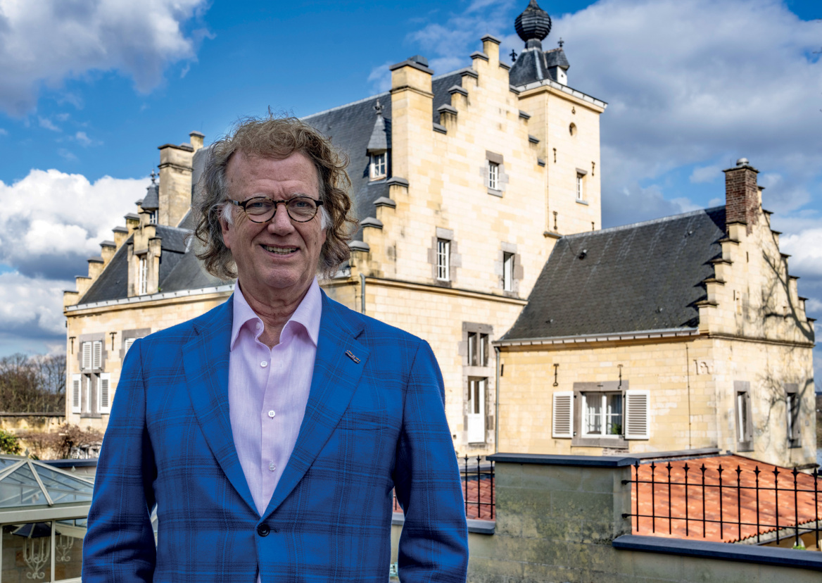 Ο διάσημος βιολιστής Αντρέ Ριέ μας ξεναγεί στο κάστρο του  