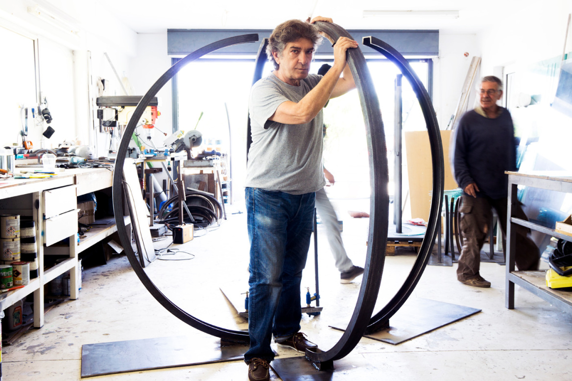 Κώστας Βαρώτσος, ο γλύπτης που δάμασε το γυαλί