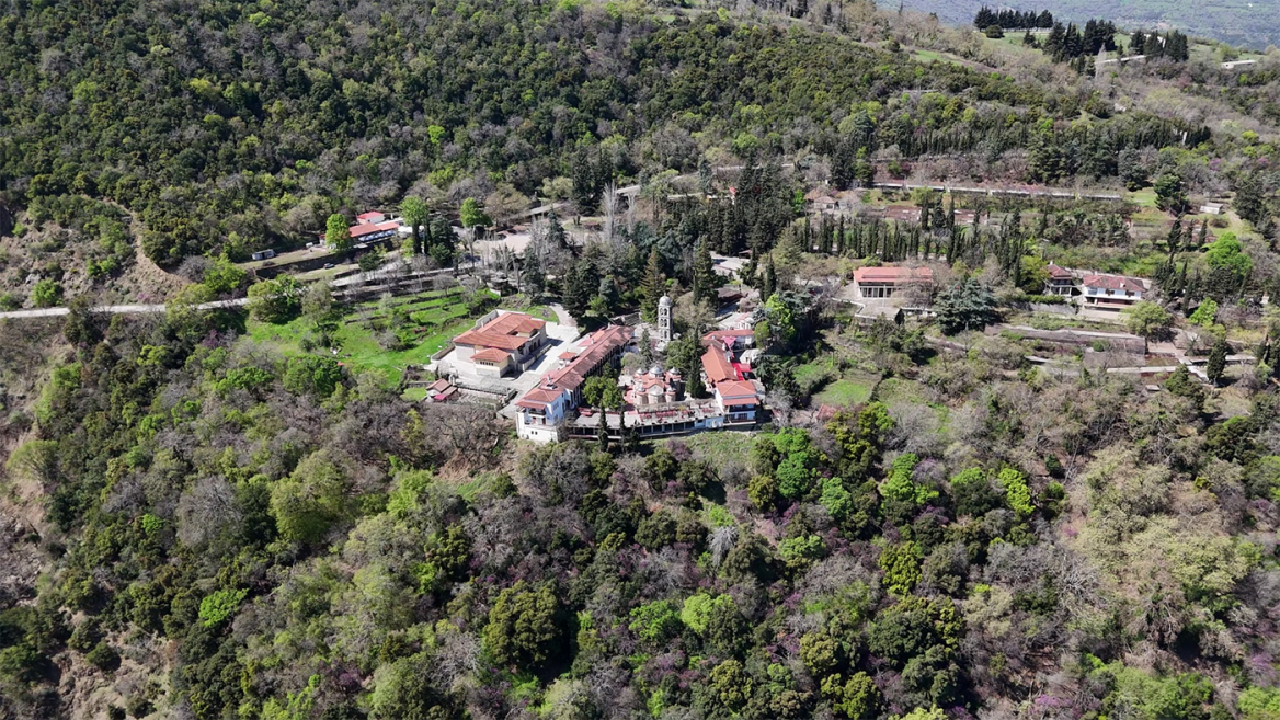 Μεγάλη Εβδομάδα στα Μοναστήρια της Ελλάδας: Οδοιπορικό στη Μονή Αγάθωνος, στο κρυφό σχολειό της Επανάστασης του '21