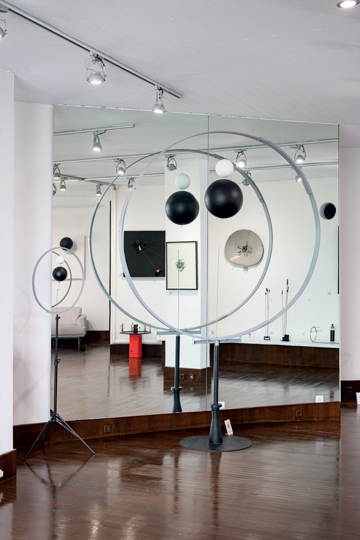 100 χρόνια Τakis (1925-2025): Ο γλύπτης που σμίλεψε την επιστήμη 
