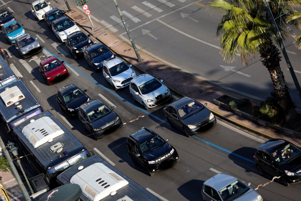 Ο Έλληνας πίσω από το τιμόνι: Πόσο... απέχει από τον Μπισμπίκη - Το προφίλ και οι φυλές των οδηγών