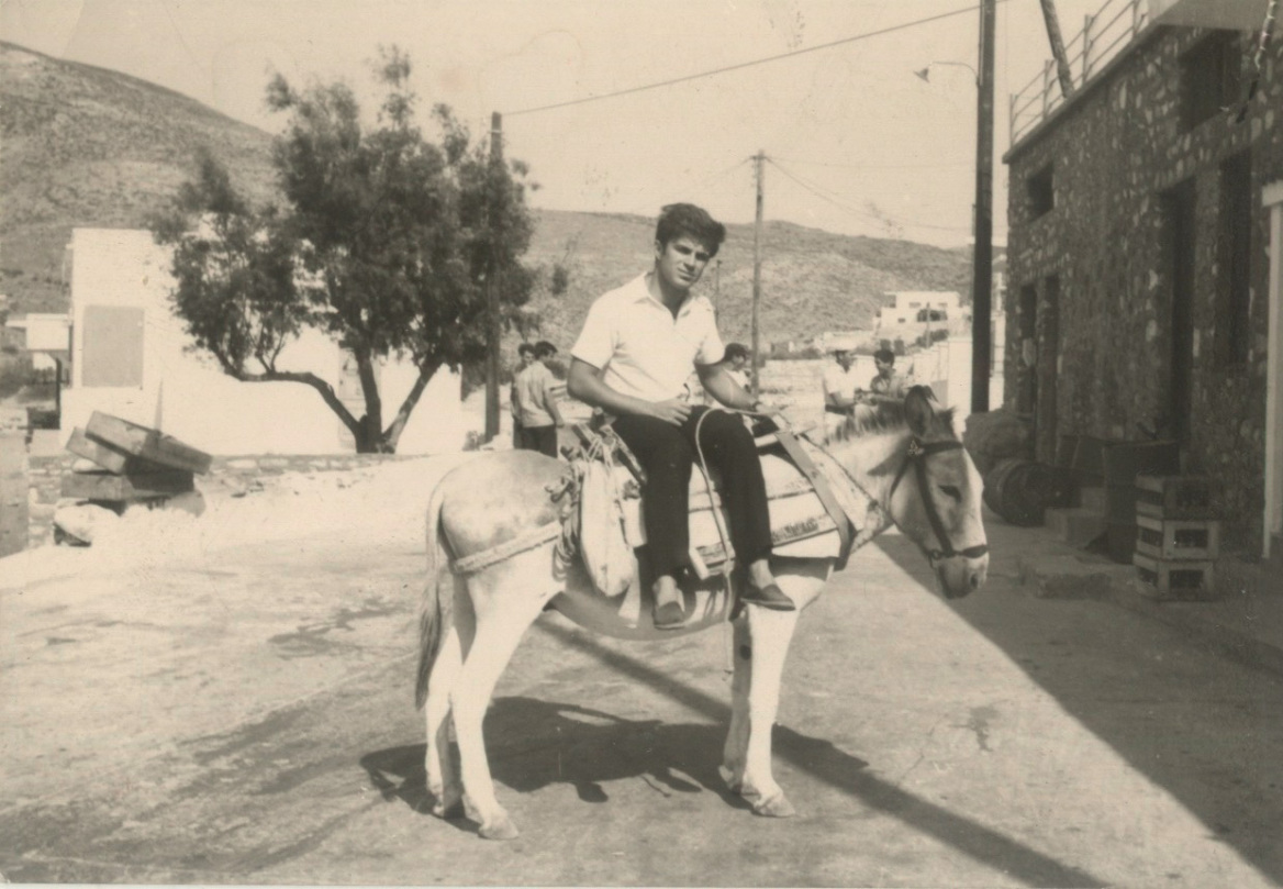 Νίκος Α. Βερνίκος: Ένας bon vivant παλαιάς κοπής μοιράζεται στιγμές της συναρπαστικής ζωής του