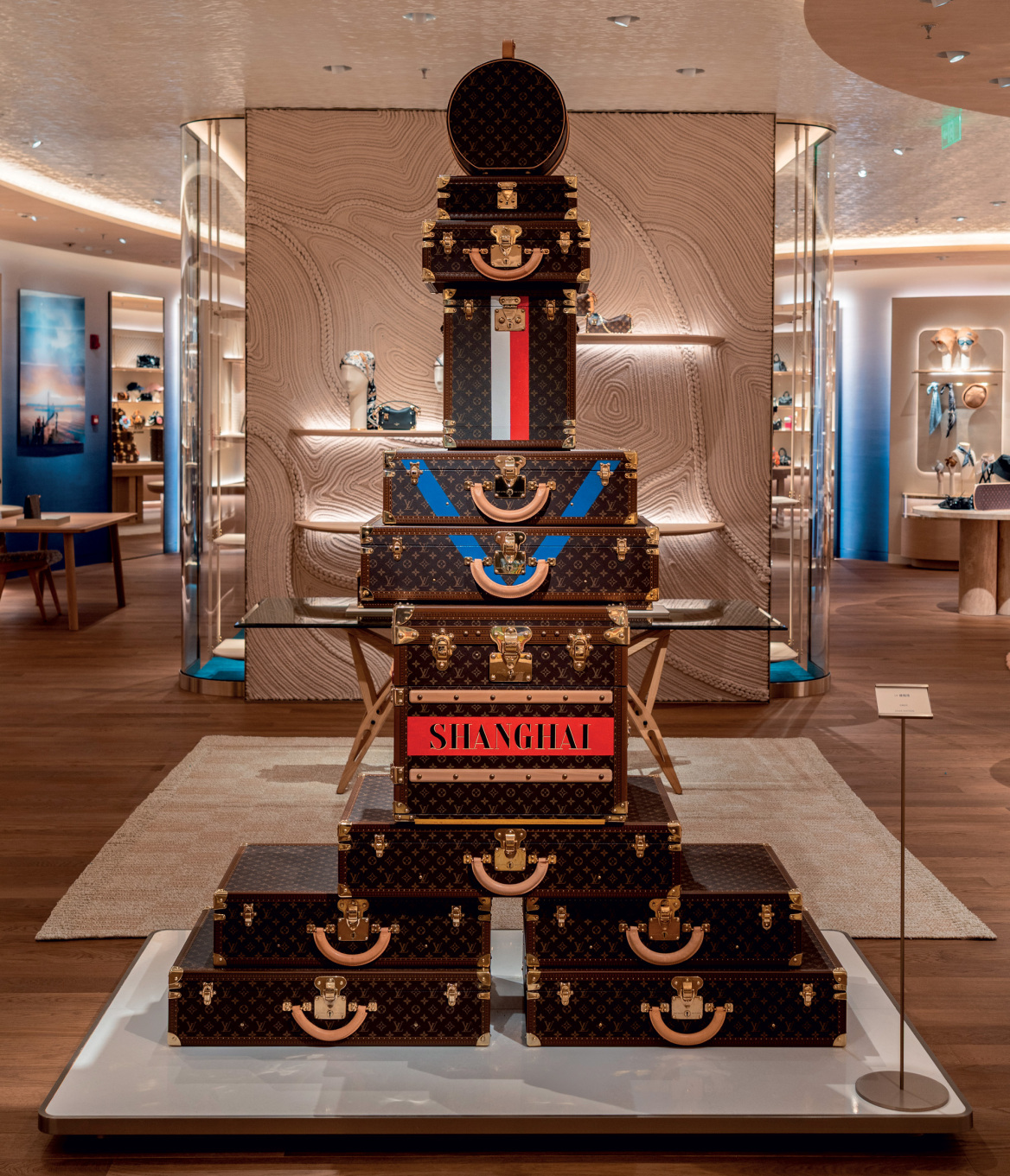 «The Louis»: Το νέο θαύμα της Louis Vuitton βρίσκεται στη Σαγκάη και είναι ένα... υπερωκεάνιο