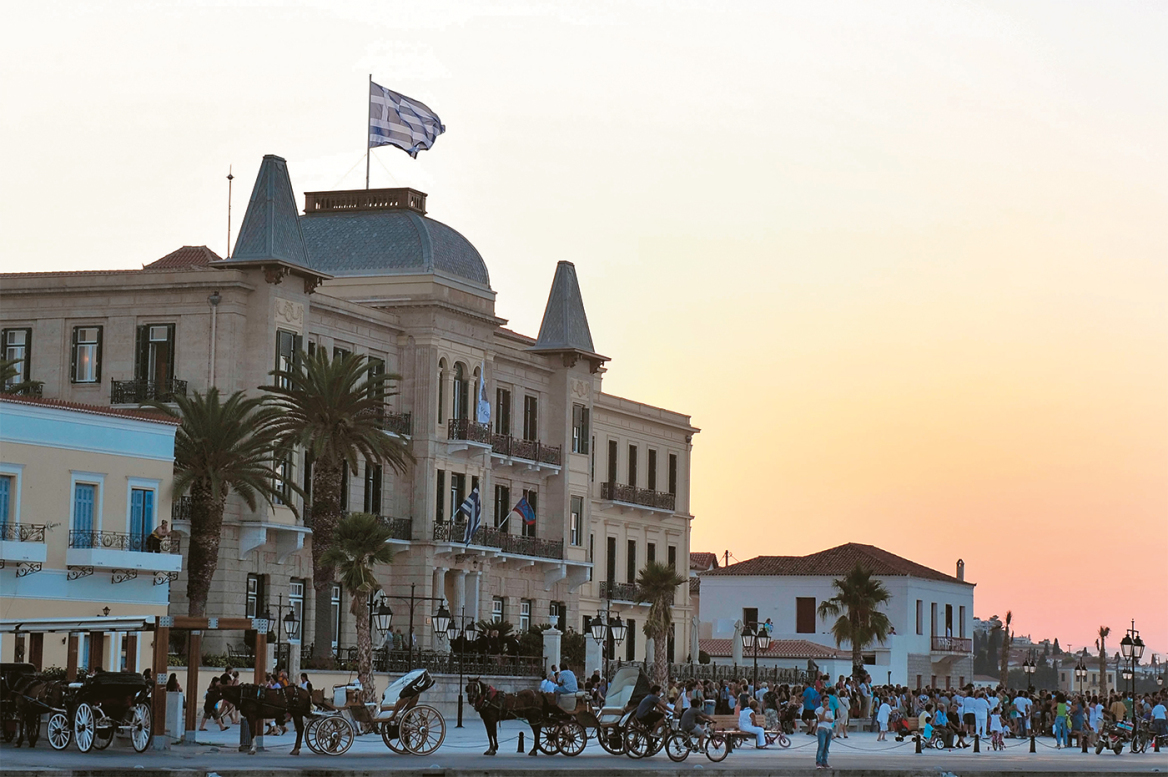 Ύδρα, Σπέτσες: Θα τα χαλάσουμε όλα στα νησιά που έγραψαν ιστορία;