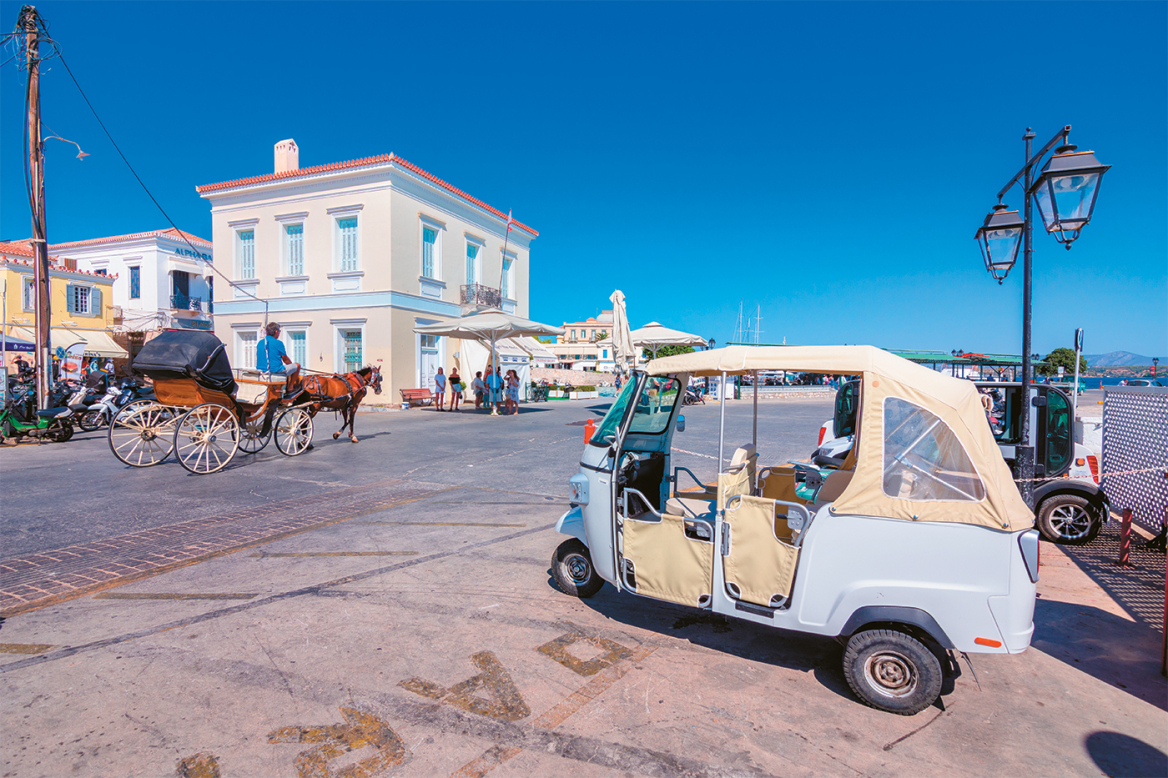 Ύδρα, Σπέτσες: Θα τα χαλάσουμε όλα στα νησιά που έγραψαν ιστορία;