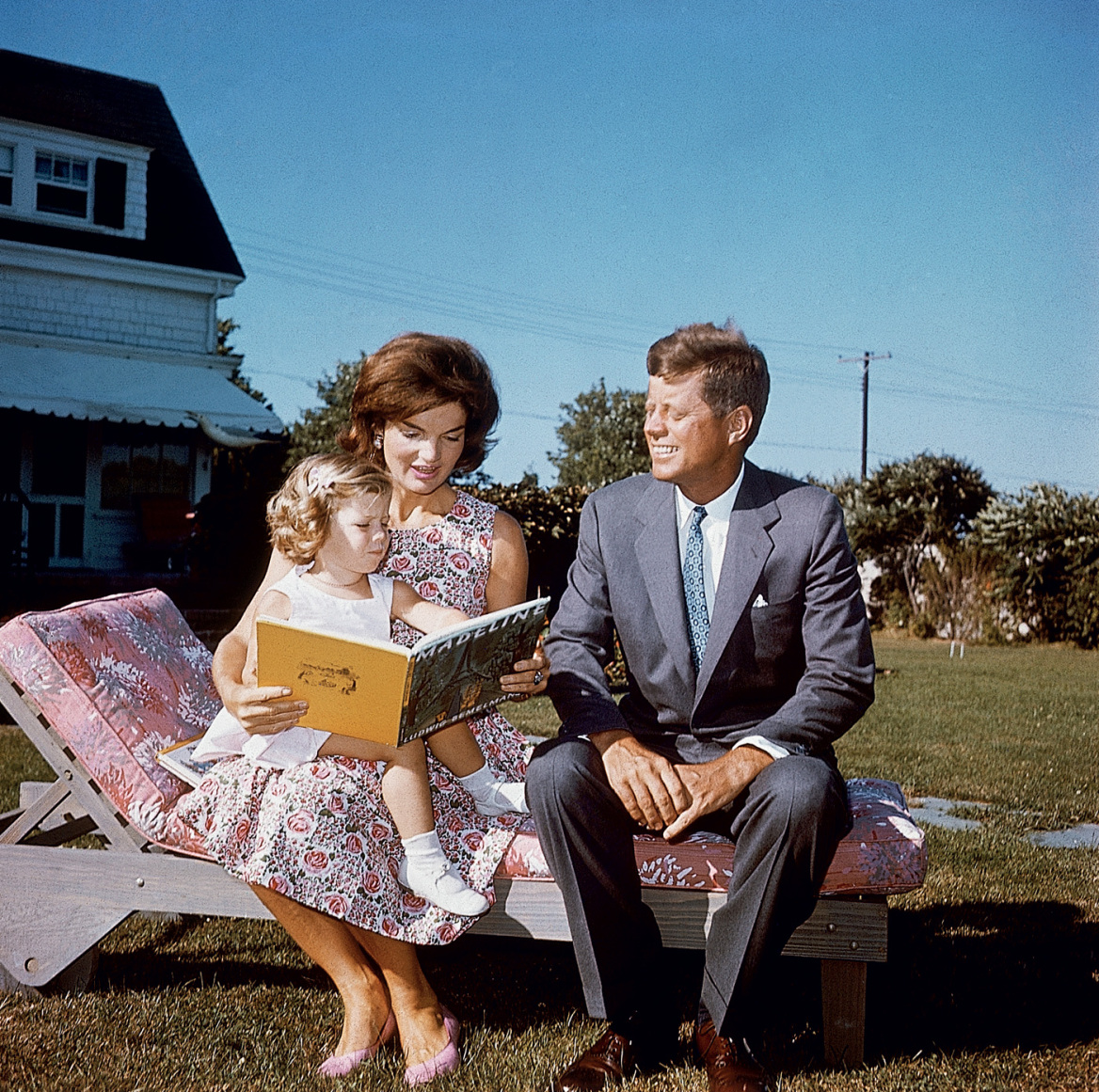 Το μεγάλο μυστικό του JFK: Η σχέση του Κένεντι με αεροσυνοδό που η Τζάκι δεν συγχώρεσε ποτέ 