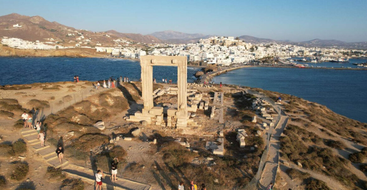 Η επιβλητική Πορτάρα της Νάξου: Το μυστήριο γύρω από το μνημείο που μετράει 26 αιώνες