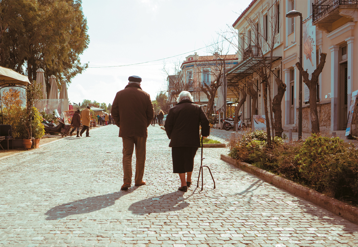 Τα μυστικά των Ελλήνων που ζουν χρόνια πολλά και καλά - Το προφίλ των αιωνόβιων και το προσδόκιμο ζωής ανά Περιφέρεια