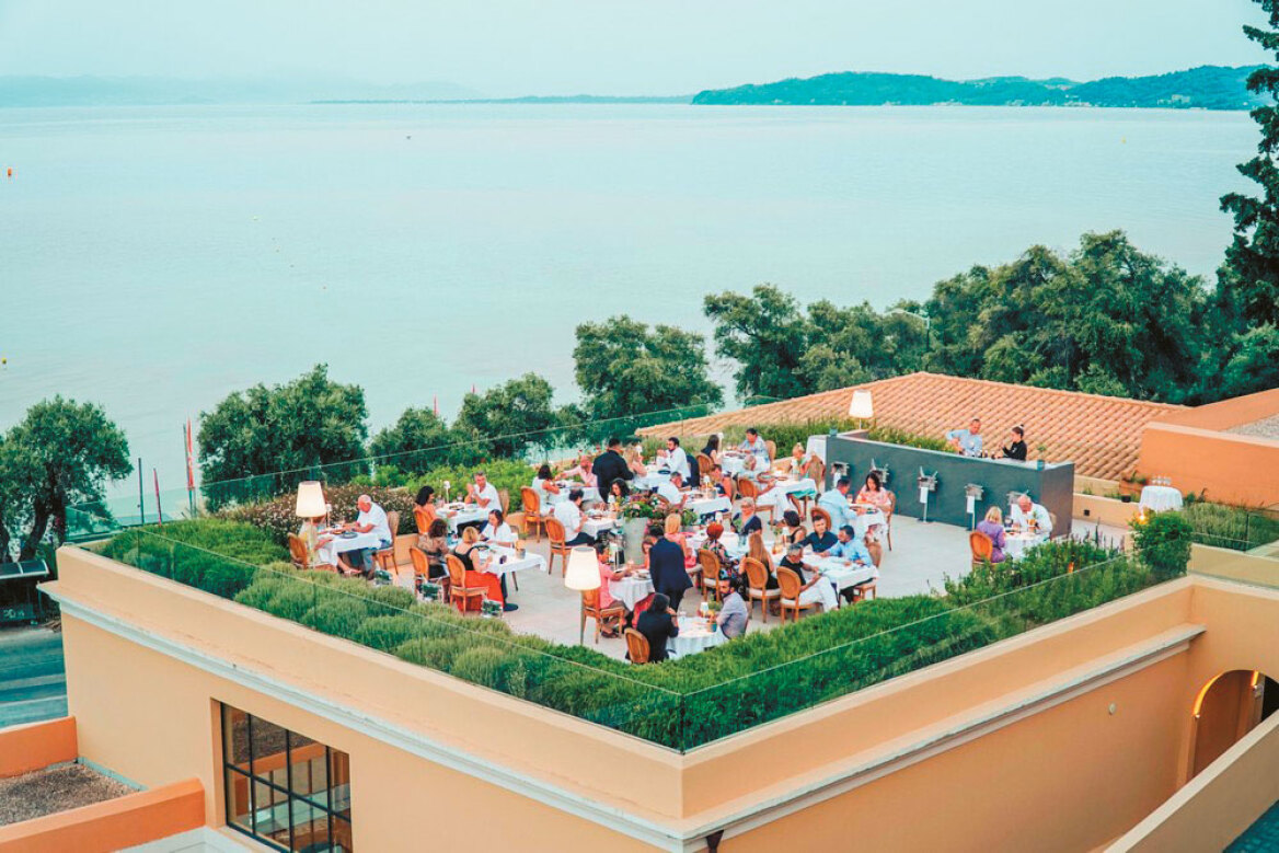 Νίκος Κουλούσιας: Ο chef του Μπάκιγχαμ ξεκίνησε από τη Ναυπακτία ανακατεύοντας ρυζόγαλο