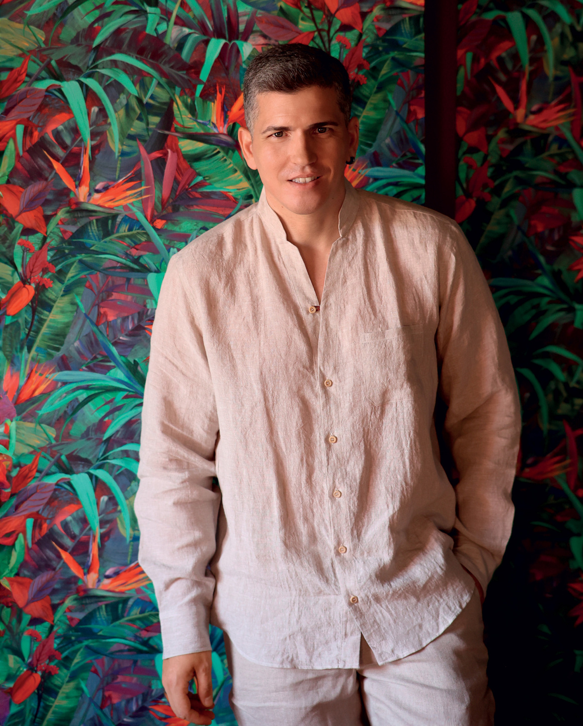 Θοδωρής Νικολάου: Μουσικές περιπέτειες εκτός οθόνης