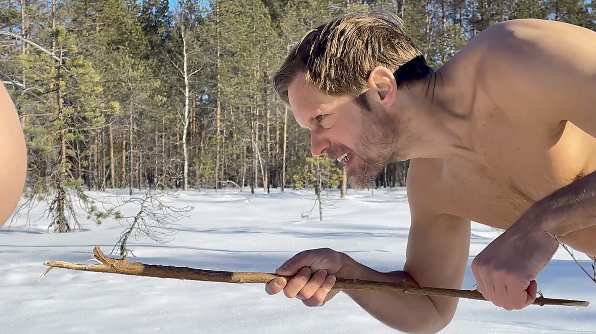 Jurgen Teller: Ο «βέβηλος» φωτογράφος που πόζαρε χωρίς ρούχα στον τάφο του πατέρα του και ξεγύμνωσε τους σταρ 
