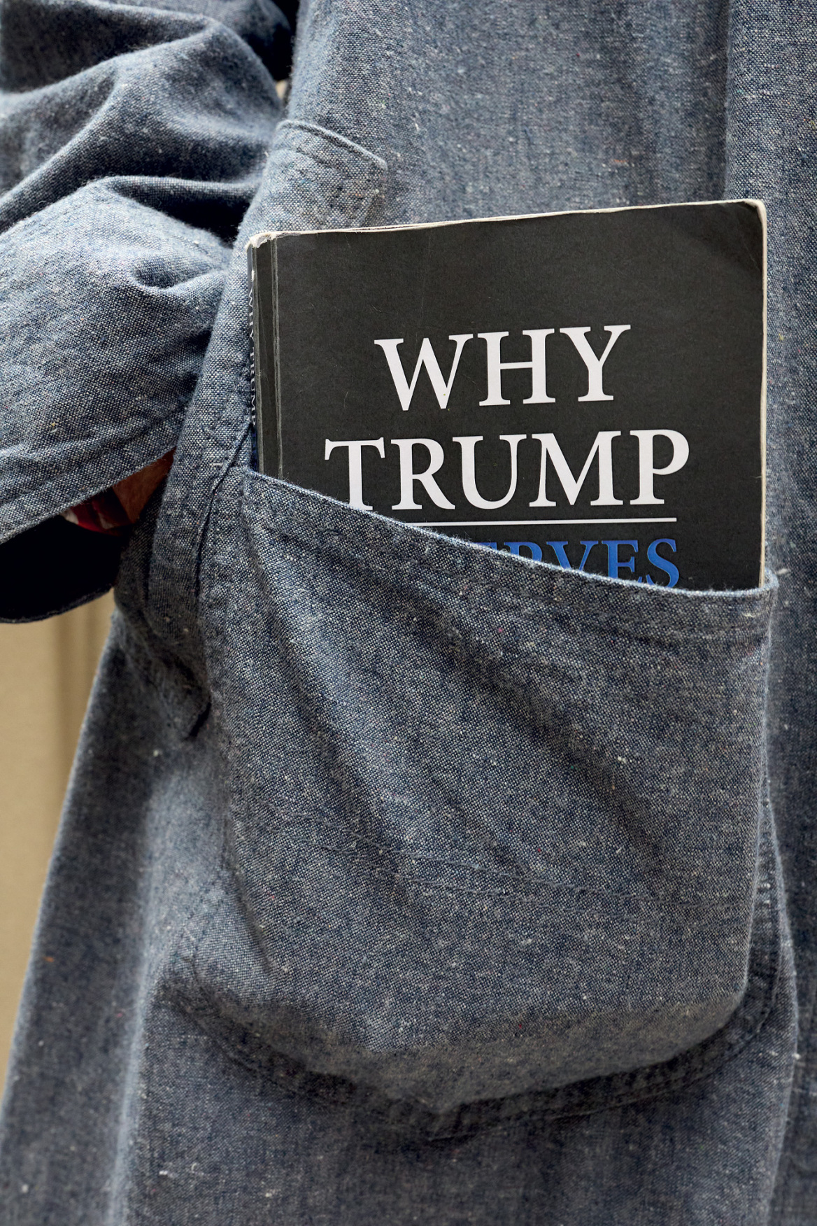 Jurgen Teller: Ο «βέβηλος» φωτογράφος που πόζαρε χωρίς ρούχα στον τάφο του πατέρα του και ξεγύμνωσε τους σταρ 
