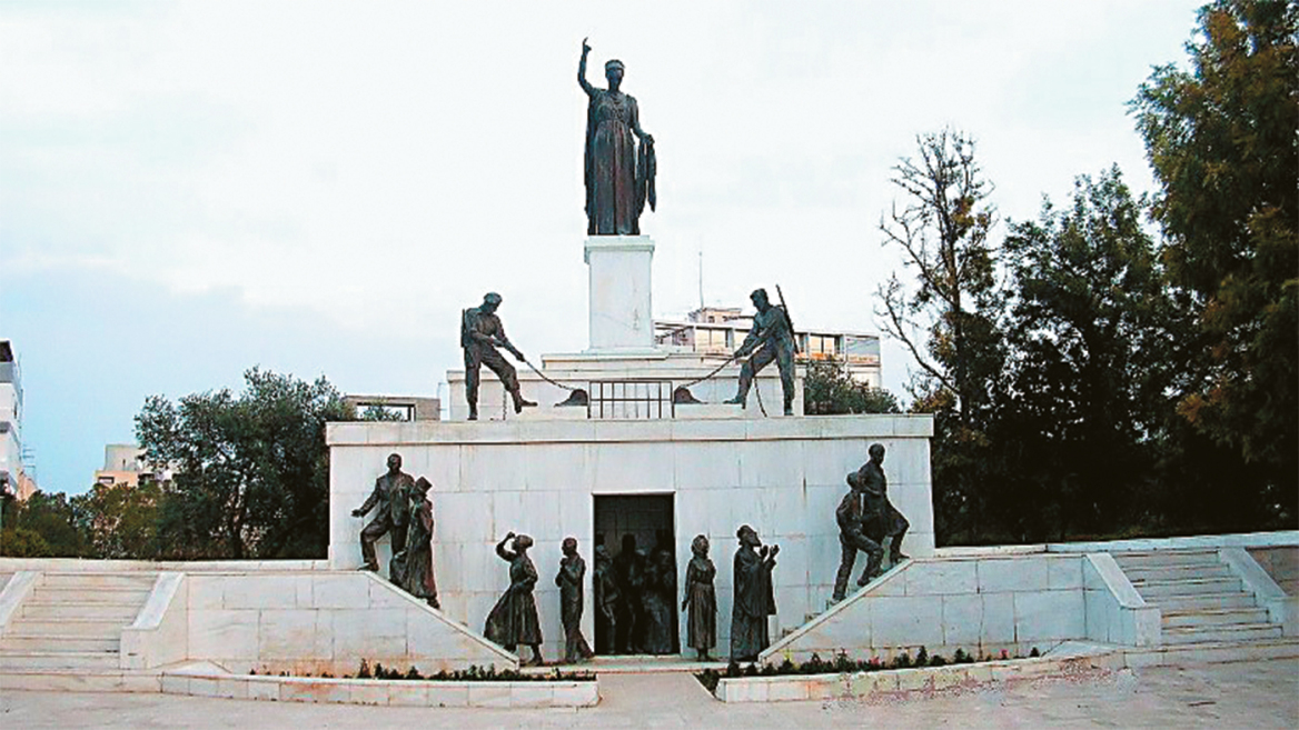 Πουθενά κανείς στον κόσμο δεν «κατασκηνώνει» στο Μνημείο του Αγνώστου Στρατιώτη, μόνο στην Ελλάδα