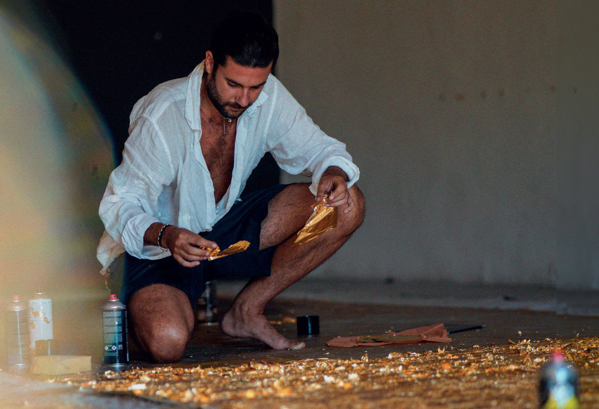 Dionysios: Θραύσματα ζωής ντυμένα με χρυσό