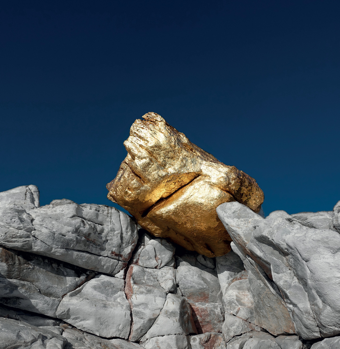 Dionysios: Θραύσματα ζωής ντυμένα με χρυσό