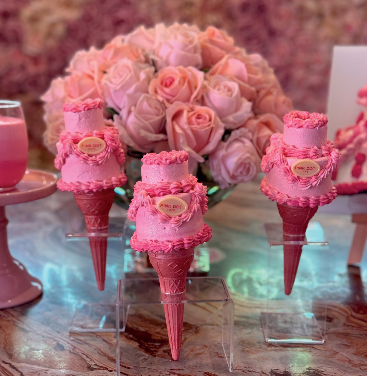 Αγγελική Χόντου: Τσάι και παραμύθια στο Pink Dot