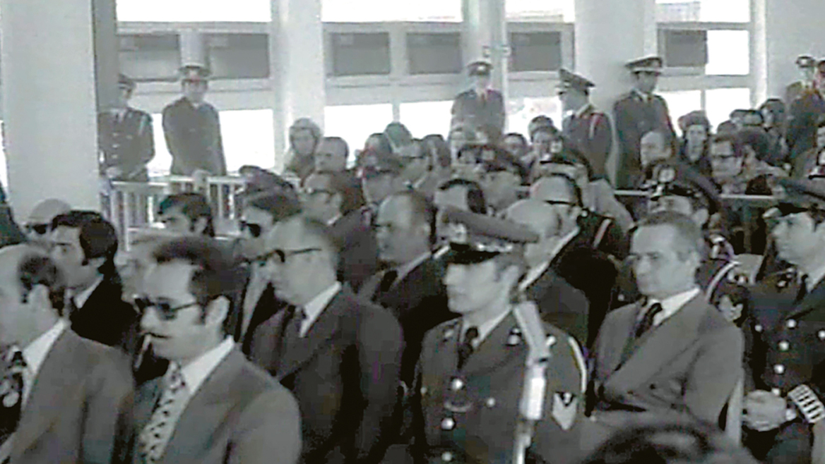 Τι έγινε στη δίκη για το Πολυτεχνείο: Οι «δύο ξένοι», τα Dunhill του Ντερτιλή και ο εκτελεστής με το τσιγάρο Τι έγινε στη δίκη για το Πολυτεχνείο: Οι «δύο ξένοι», τα Dunhill του Ντερτιλή και ο εκτελεστής με το τσιγάρο