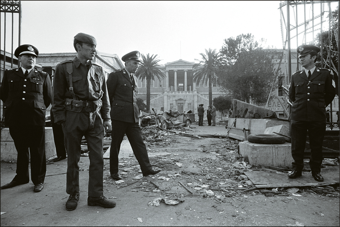 Τι έγινε στη δίκη για το Πολυτεχνείο: Οι «δύο ξένοι», τα Dunhill του Ντερτιλή και ο εκτελεστής με το τσιγάρο Τι έγινε στη δίκη για το Πολυτεχνείο: Οι «δύο ξένοι», τα Dunhill του Ντερτιλή και ο εκτελεστής με το τσιγάρο