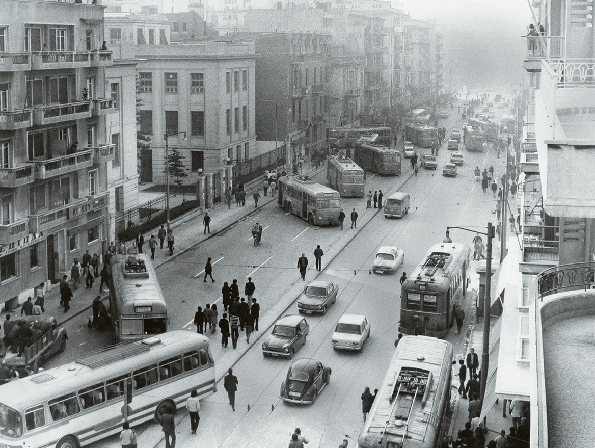 Τι έγινε στη δίκη για το Πολυτεχνείο: Οι «δύο ξένοι», τα Dunhill του Ντερτιλή και ο εκτελεστής με το τσιγάρο Τι έγινε στη δίκη για το Πολυτεχνείο: Οι «δύο ξένοι», τα Dunhill του Ντερτιλή και ο εκτελεστής με το τσιγάρο