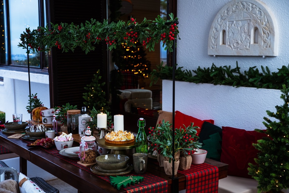 Εδώ θα βρεις όλα όσα χρειάζεσαι για να στολίσεις, να χαρίσεις και να απολαύσεις τις γιορτές στο MAXιμουμ
