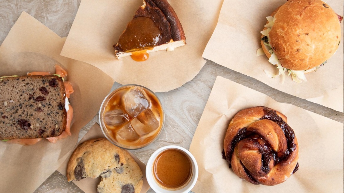 Το efood μάς φέρνει όλη τη νοστιμιά και τη δημιουργικότητα των top bakeries της Αθήνας
