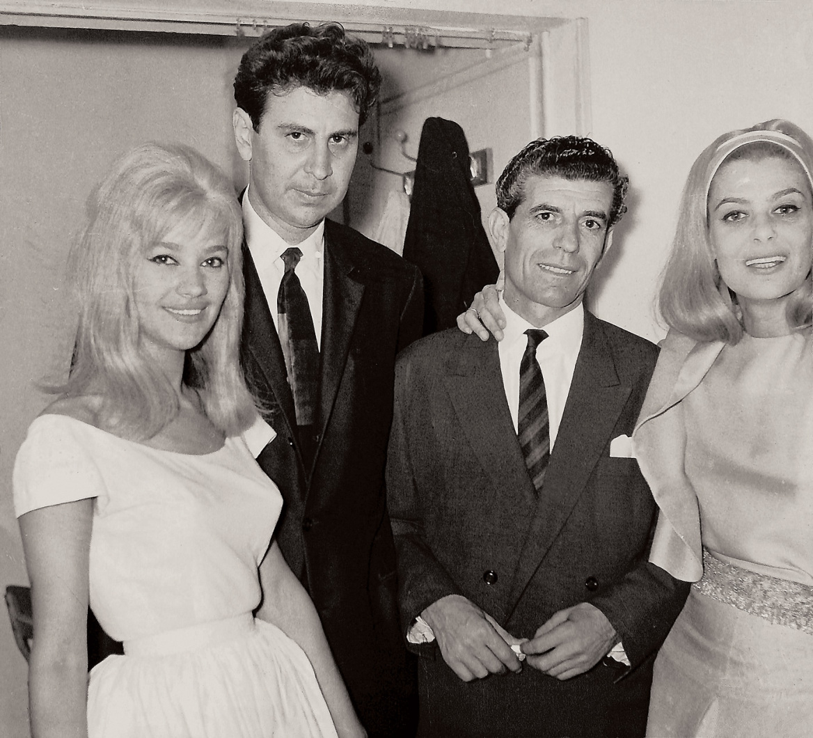 Ο σπουδαίος Έλληνας Μίκης Θεοδωράκης πίσω από τον διεθνή μουσικό