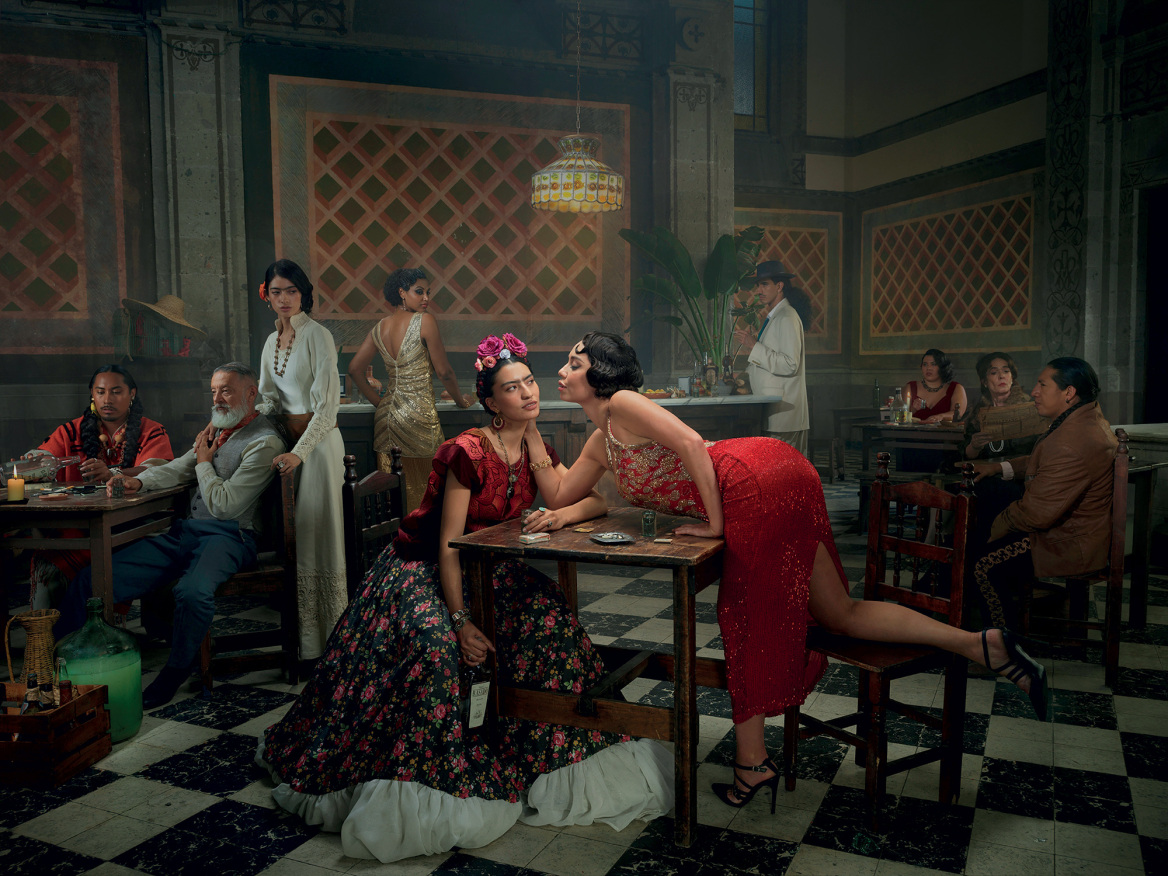 Τζούλια Φούλερτον-Μπάτεν, o φακός που ξαναγράφει την ιστορία