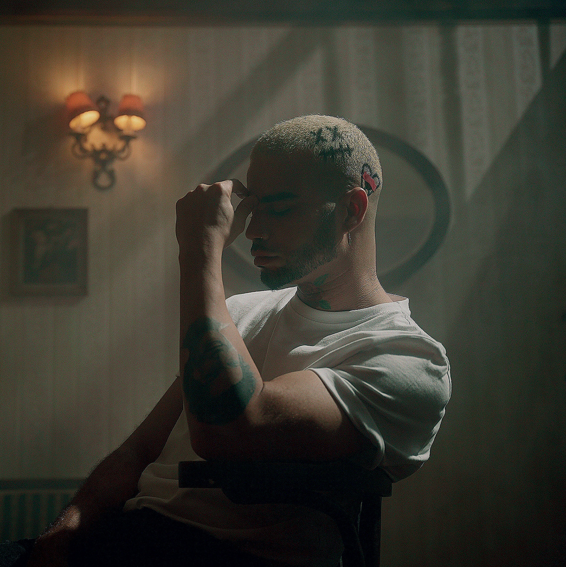 Kállay Saunders: «Το νέο μου single το έγραψα στην Αθήνα» 