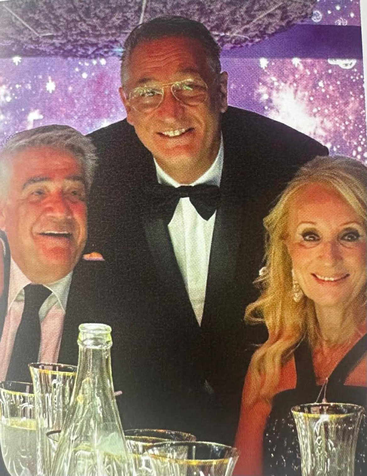 Κώστας Καίσαρης, ο εθνικός μας κοσμηματοπώλης: 65 χρόνια διαμάντια, χαμόγελα, διάσημοι φίλοι και μυθικά πάρτυ