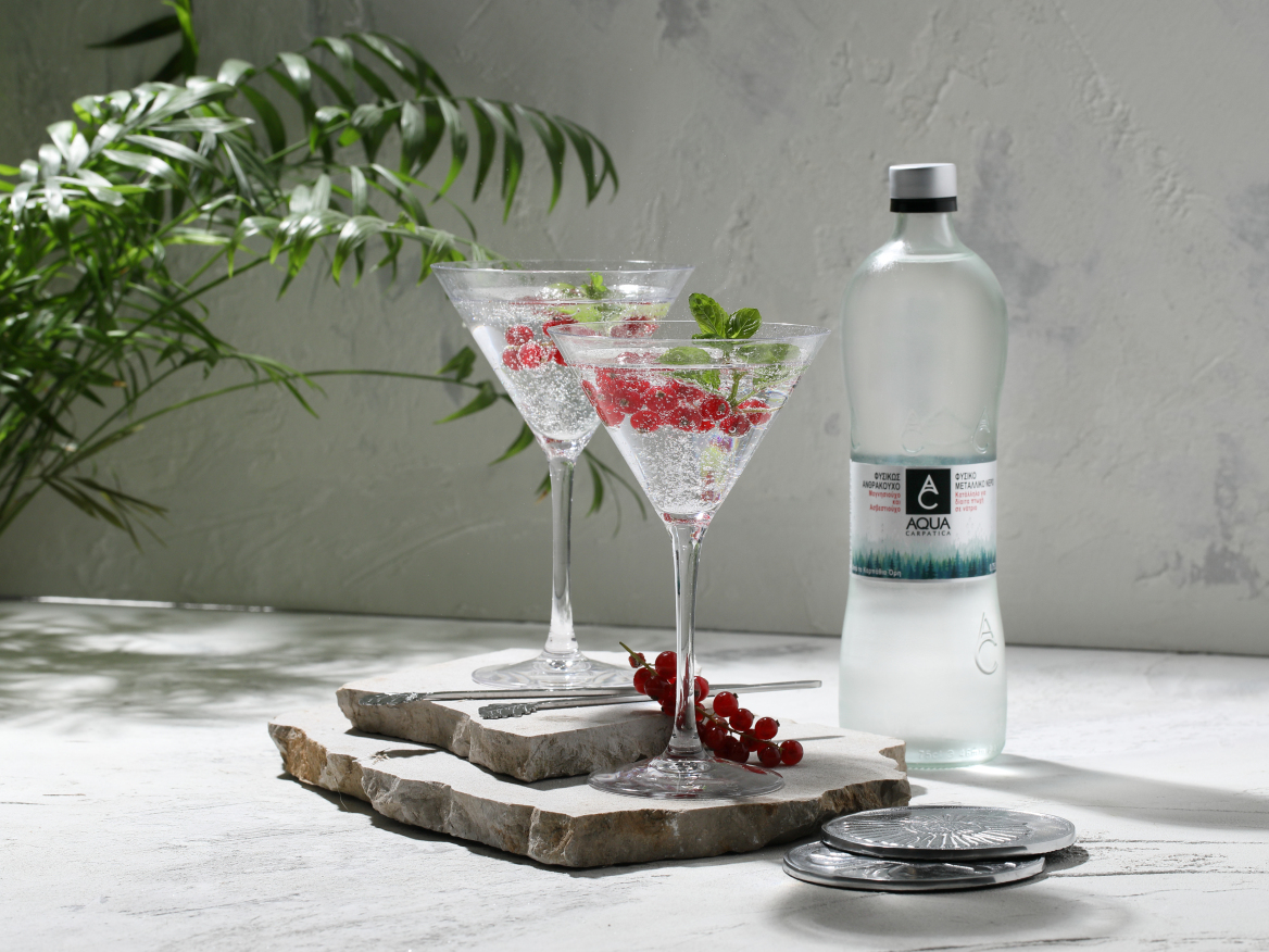 Ποιο είναι το νερό που κάνει reset στον οργανισμό μας μετά το γιορτινό τραπέζι