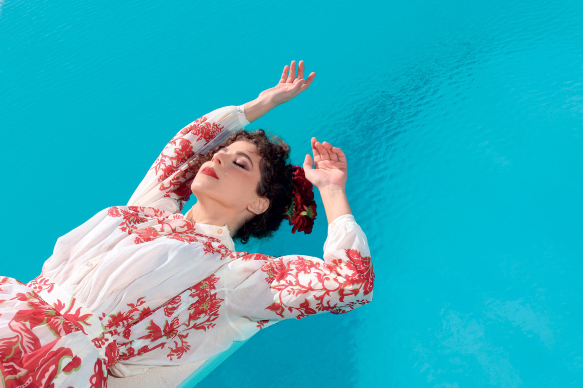 Εβελυν Ασουάντ: «Δεν ένιωσα ποτέ ανάμεσα σε δύο κόσμους»