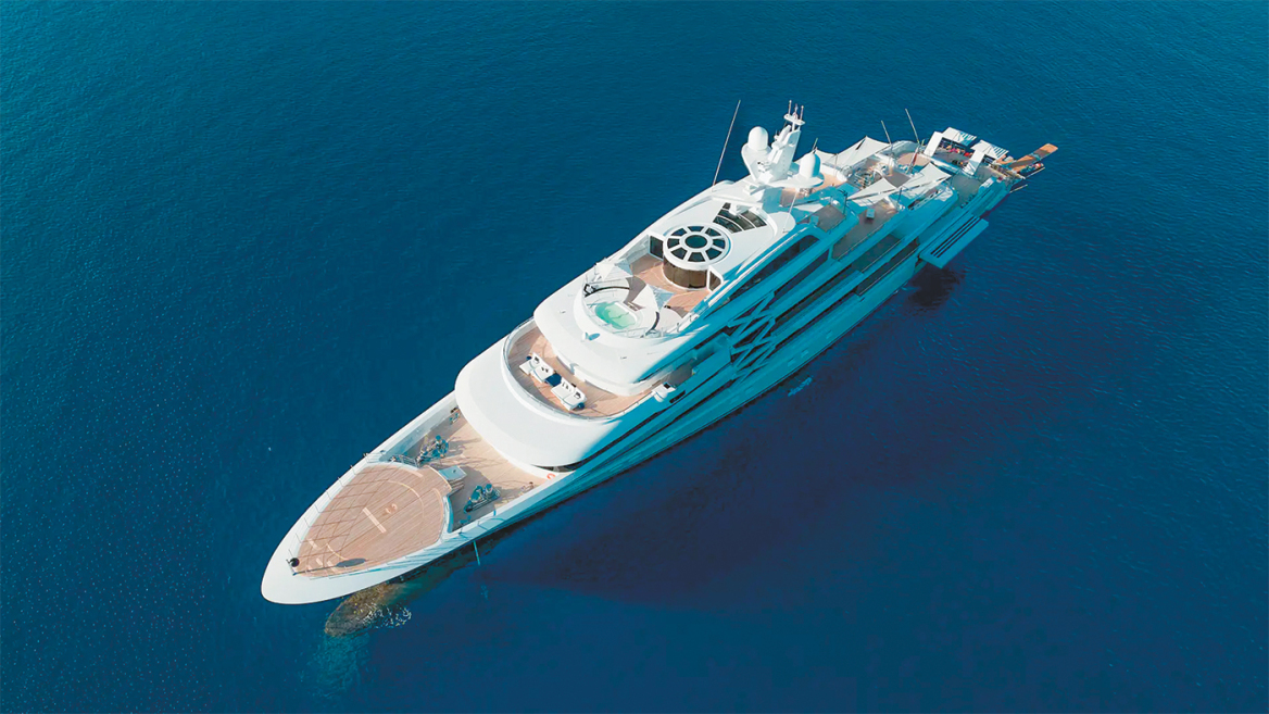 «Ωνάσηδες» με yacht για μια εβδομάδα: Από ένα ιστιοπλοϊκό, μέχρι το superyacht Breakthrough με τιμές από €2.000 έως €3,5 εκατ.