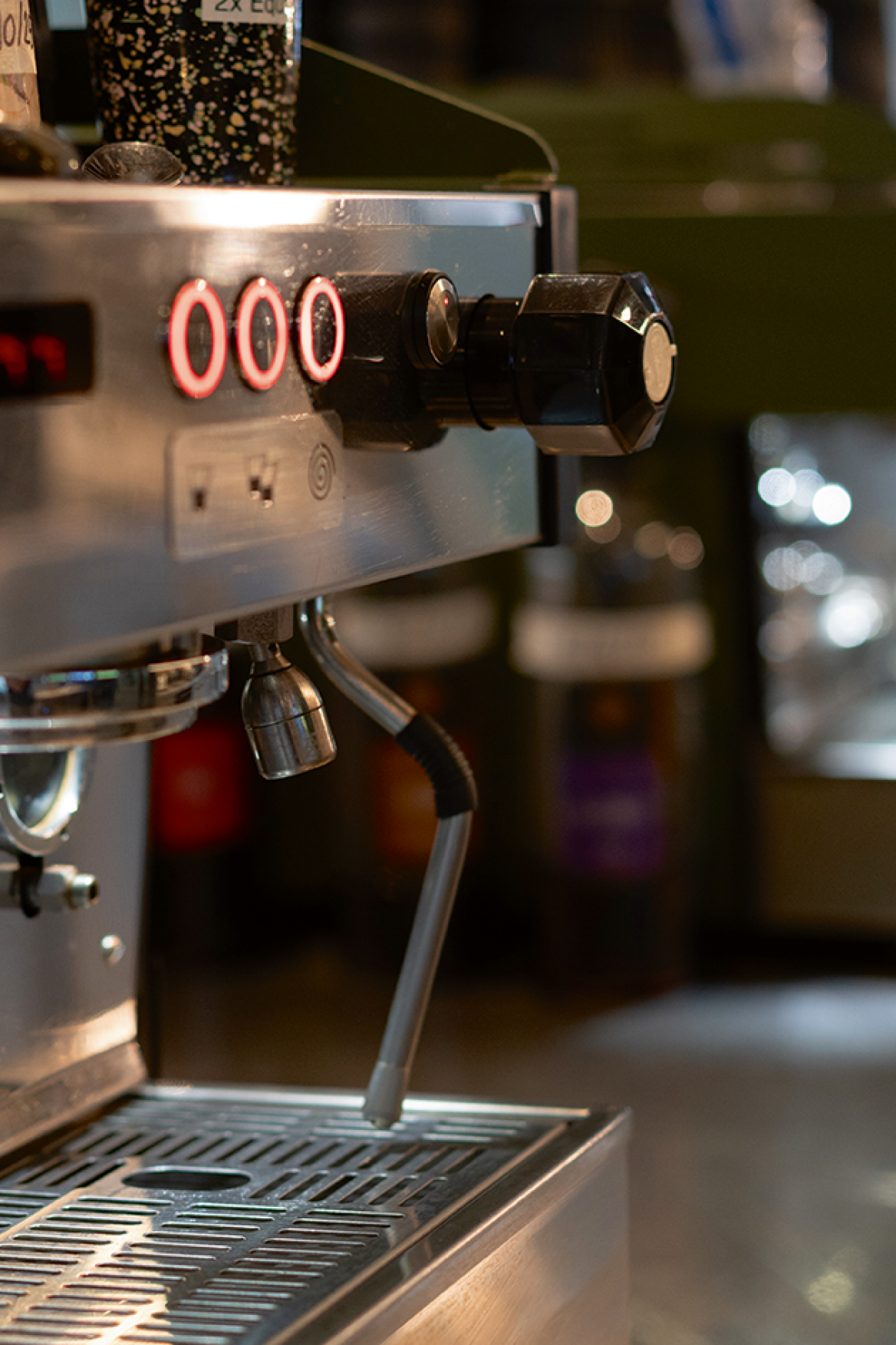Freddo, ο διάδοχος του φραπέ: Ο καφετζής έγινε... baristas
