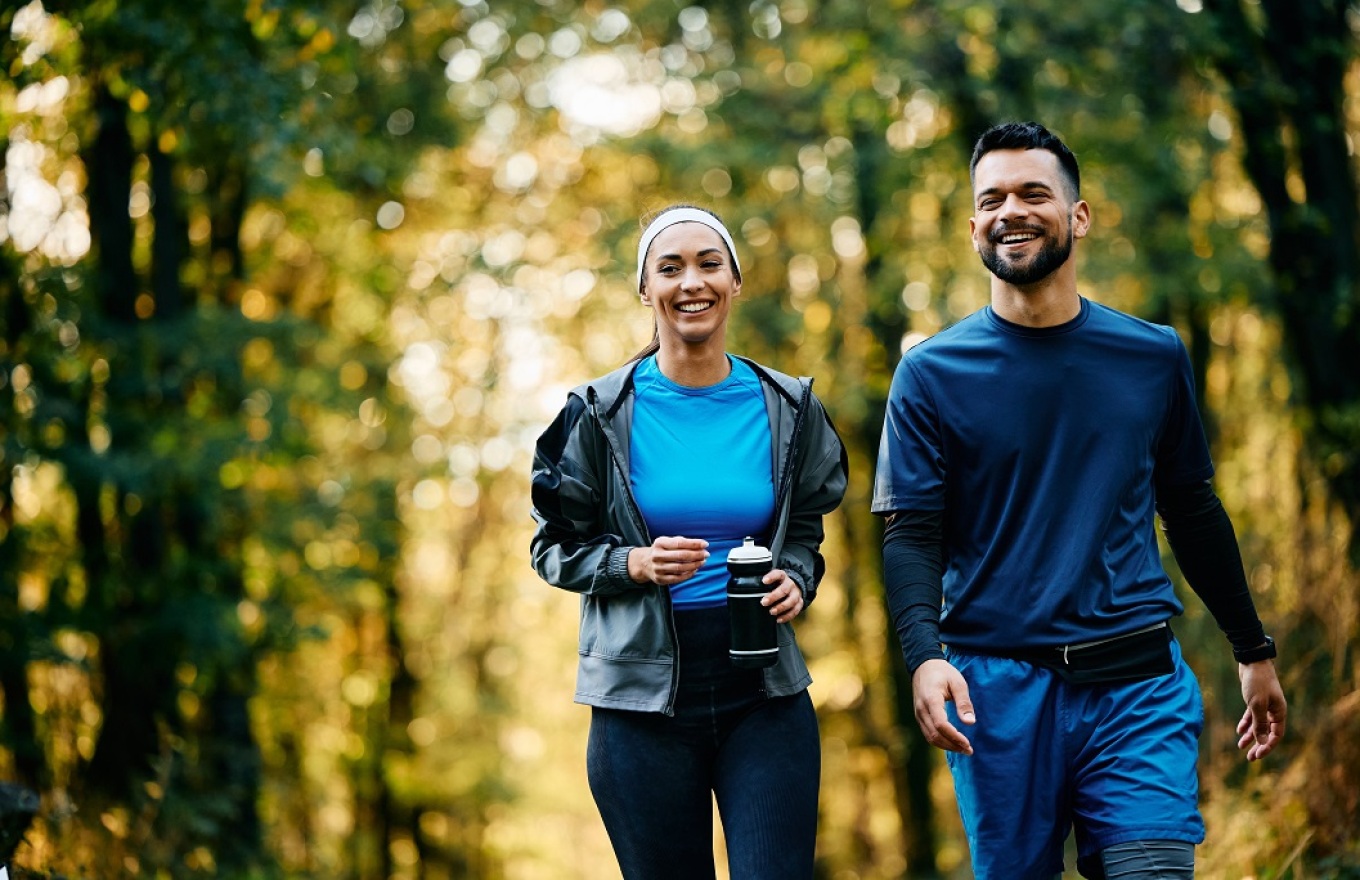 Η καθημερινή συνήθεια που μας προσφέρει φυσική λάμψη, ενέργεια και τόνωση