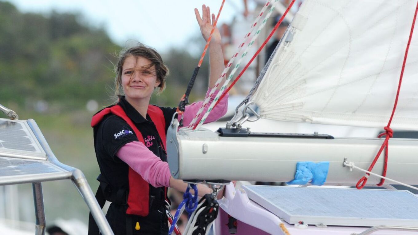 Τζέσικα Γουάτσον: Η συγκλονιστική ιστορία της 16χρονης που ταξίδεψε μόνη της με ιστιοφόρο σε όλο τον κόσμο