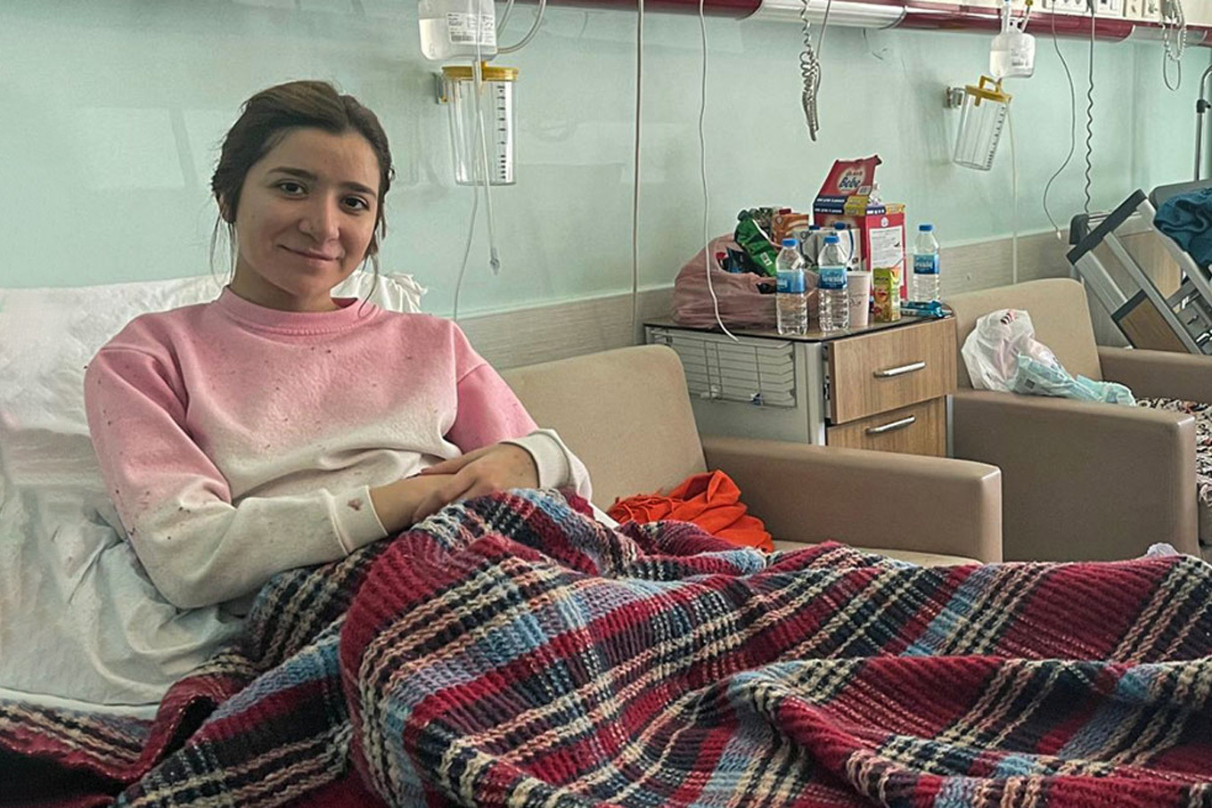 Σεισμός στην Τουρκία: Δύο αδερφές περιγράφουν πώς έζησαν 4 ημέρες στα συντρίμμια - «Ακούσαμε τον ήχο του κτηρίου να καταρρέει»