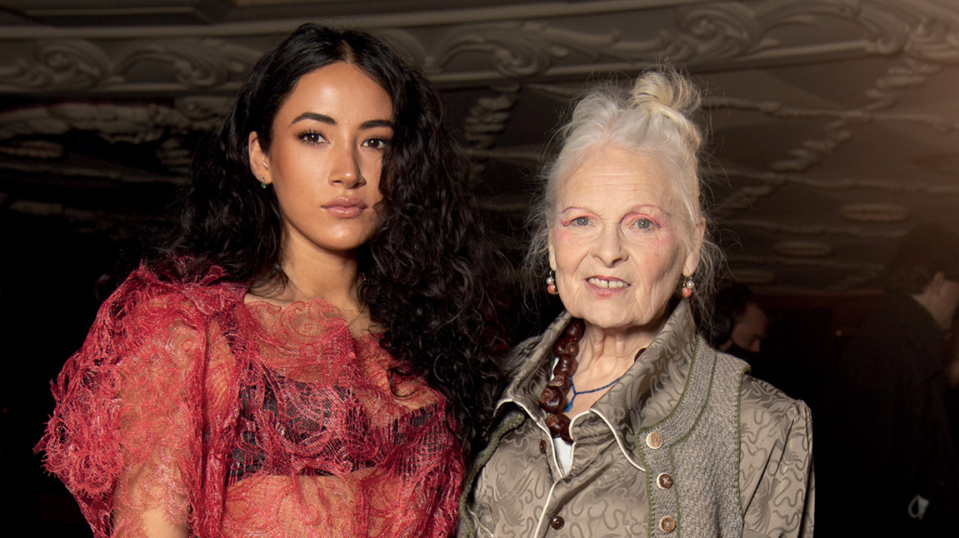  Cora Corre, η διάδοχος της Βίβιαν Γουέστγουντ