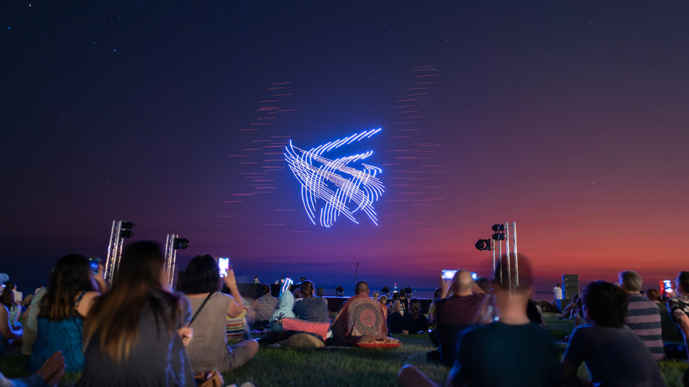 Είναι αυτό το τέλος για τα πυροτεχνήματα; - Τα θεαματικά drone shows έρχονται από ψηλά