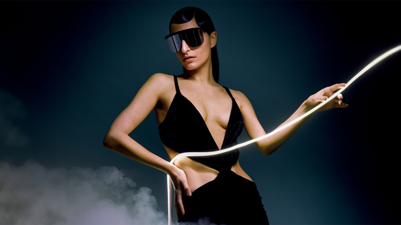 Ελληνίδα μοντέλο είδε την Τεχνητή Νοημοσύνη να «κλέβει» το πρόσωπό της